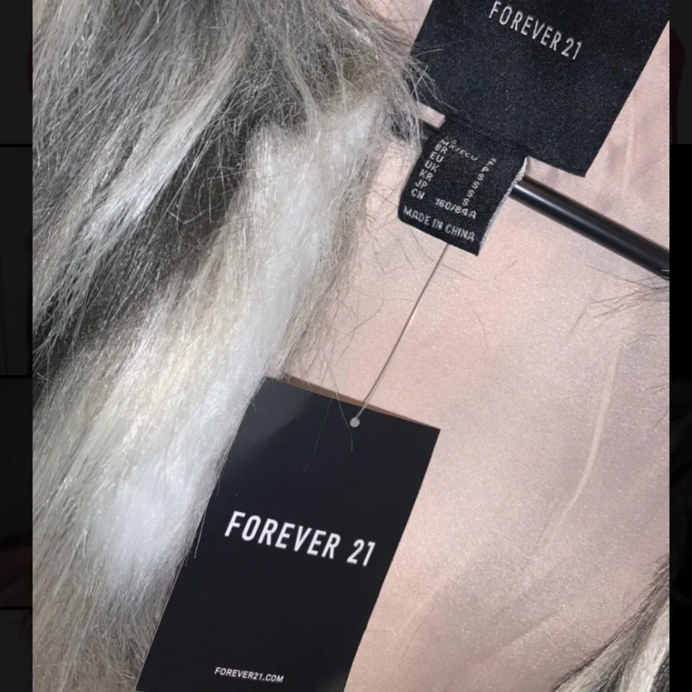 NWT Forever21 PREMIUM LABEL Faux Fur Vest SMALL - Picture 4 of 8
